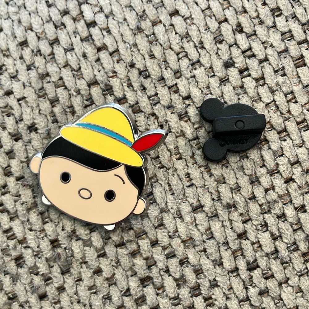 Exclusive Disney Pinocchio tsum tsum Disney world pin trading